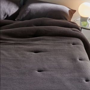 New! Urban Outfitters Waffle Queen Size comforter Charcoal NWT